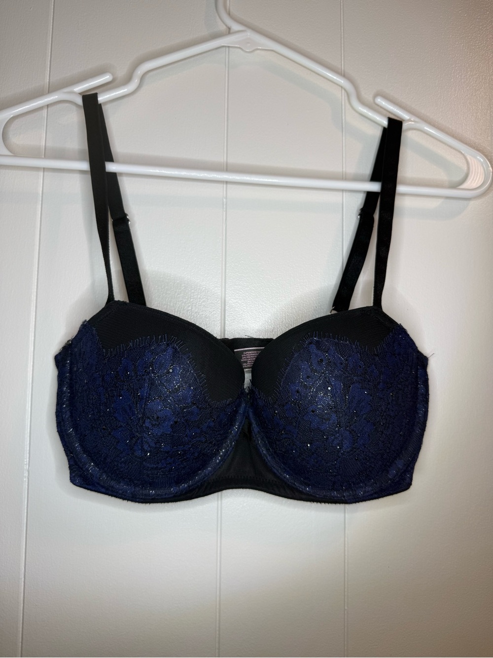 Victoria's Secret Lace Underwire push-up bra 32DD